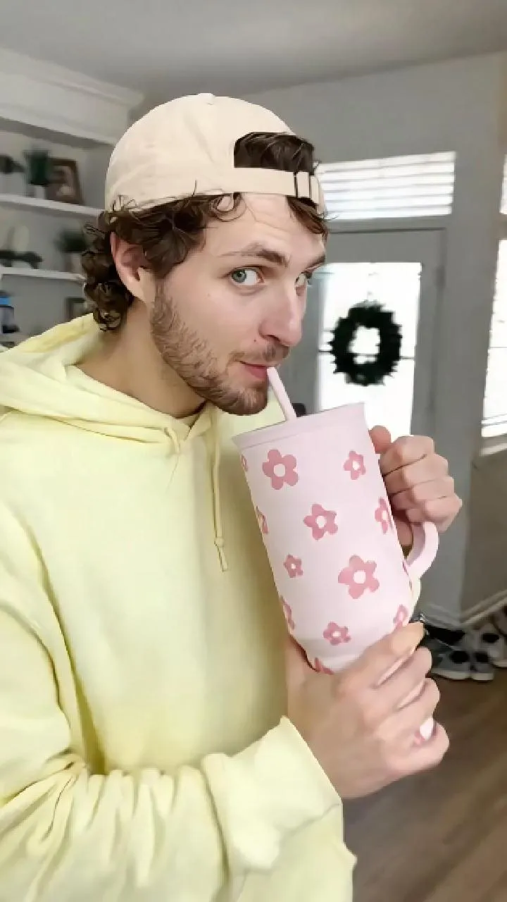 AI-remade thermoflask video ad result